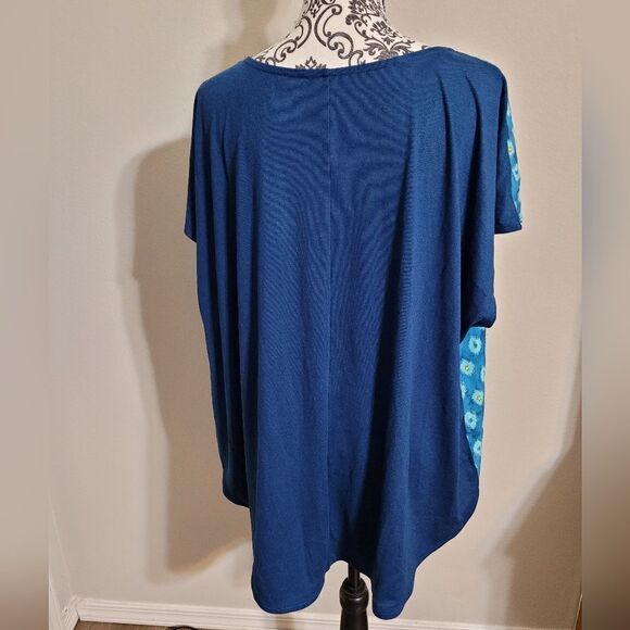 NWT‎ Lane Bryant diamond design short sleeve shirt - Picture 3 of 5